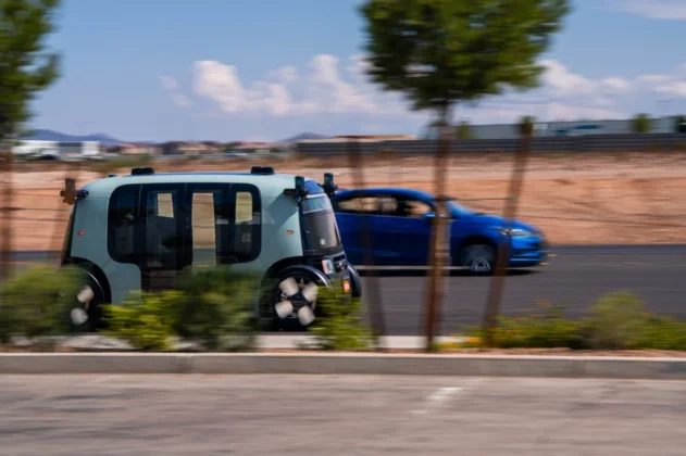 Amazon faz recall de robôs-táxi após 63 incidentes preocupantes de invasão de pista em cidades dos EUA