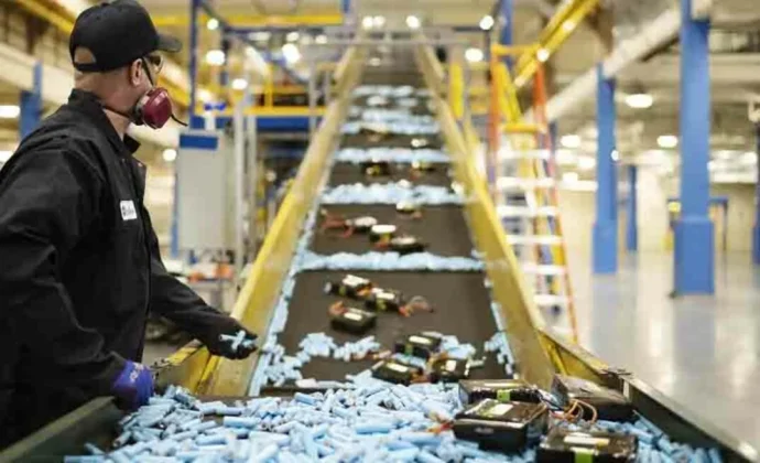 Reciclagem de Baterias de Carros Elétricos: Transformando Descartes em Recursos Valiosos para um Futuro Verde